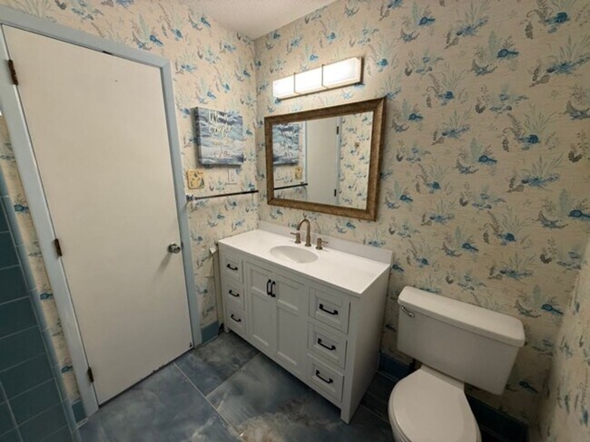 Building Photo - Christmas Move-In Special!! $500 off first month's rent - UTILITIES, LAWN CARE, WIFI, GARBAGE INC...