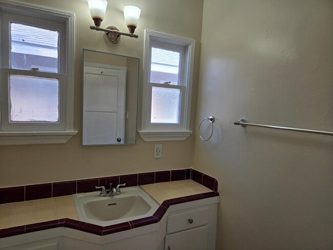 Building Photo - 3720 Yosemite Way