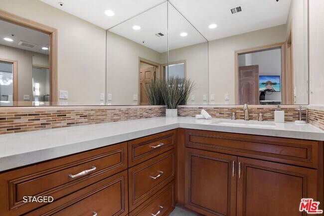 Building Photo - 19 Ranchero Rd