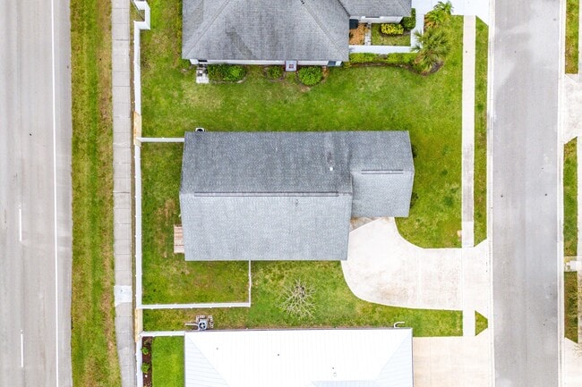 Building Photo - 125 Raintree Trail