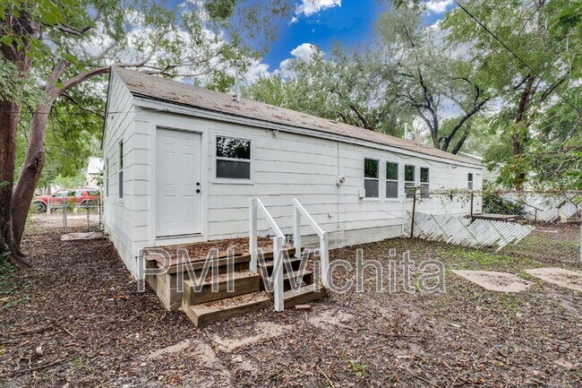 Building Photo - 4309 E Lincoln St