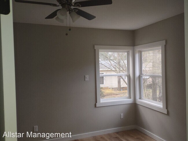 Building Photo - 3 br, 2.5 bath House - 1038 Cedarhill Drive