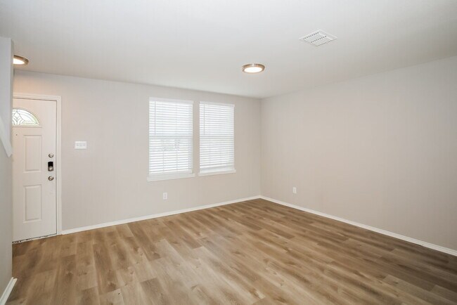 Building Photo - 6509 Longleaf Ln