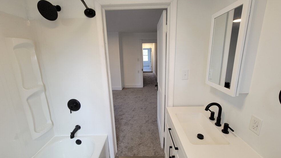 Building Photo - 74 Blocker St