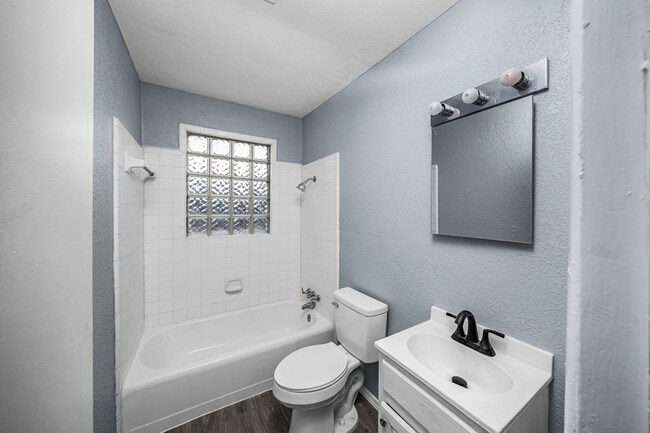 Building Photo - 2218 NW Pollard Ave