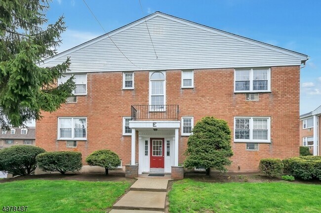 Building Photo - 565 Grove St