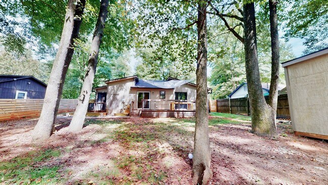 Building Photo - 5012 Glenview Ct