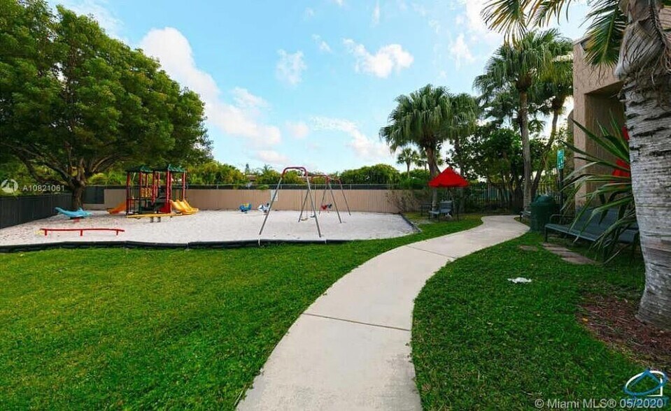 Building Photo - 3961 Adra Ave