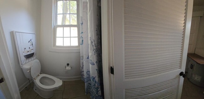 Building Photo - 323 Pine Grove Dr