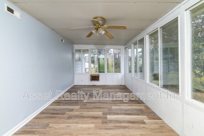 Building Photo - 4520 Nicholas Rd NW