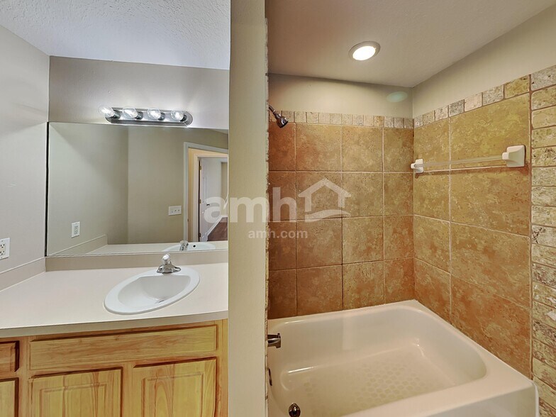 Building Photo - 315 Morningview Dr