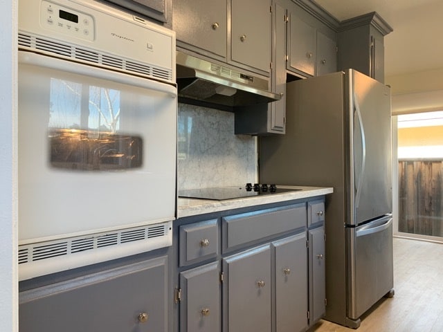 Building Photo - 1420 Village Ct