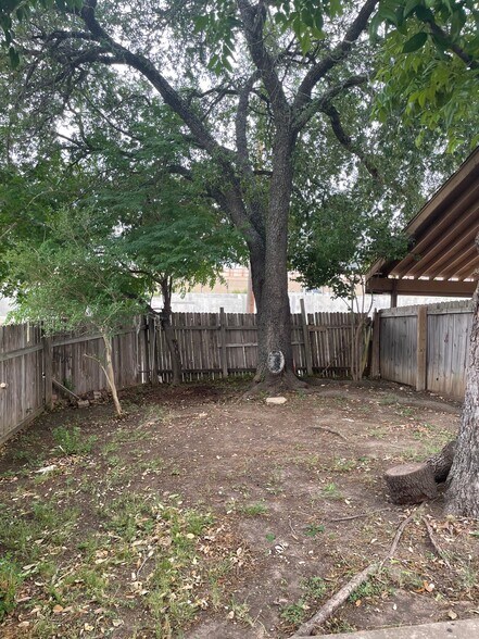 Building Photo - 11630 Spring Trail Dr
