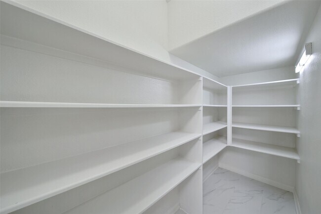 Building Photo - 305 Crooked Pine Court