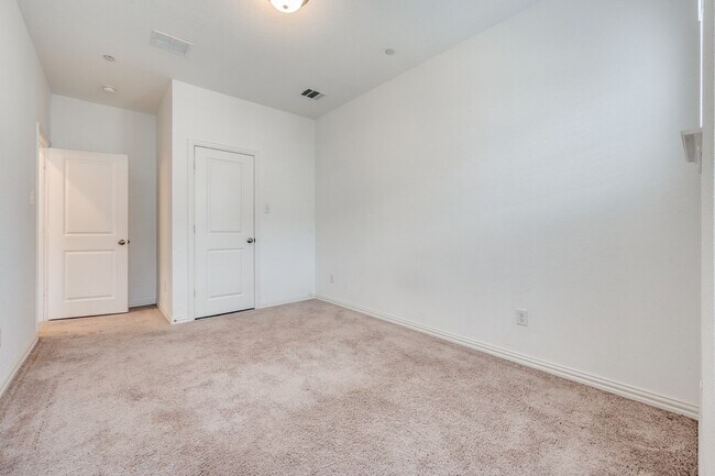 Building Photo - 9912 Schramm St