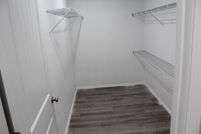 Building Photo - Great spacious home in Strafford