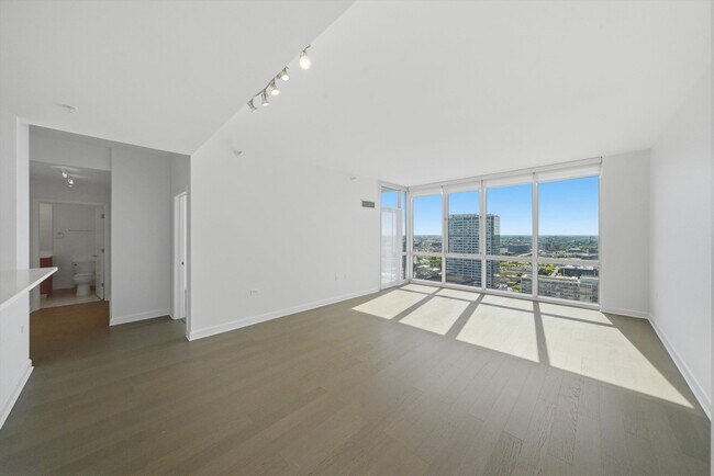 Building Photo - 1629 S Prairie Ave