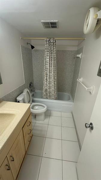 Building Photo - 625 Antioch Ave