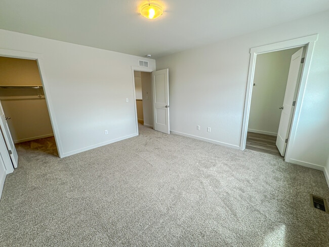 Building Photo - 1633 Elsie Jean Trl