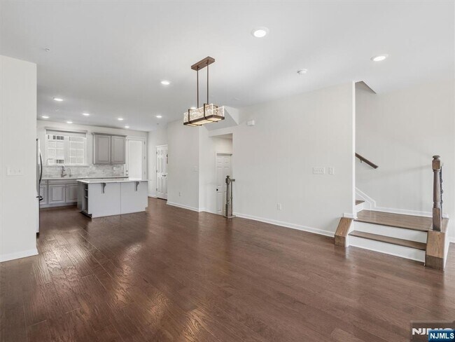 Building Photo - 18 Litchfield Ln