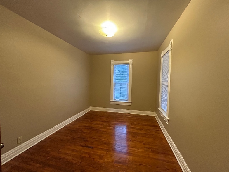 Building Photo - 1108 E Main St