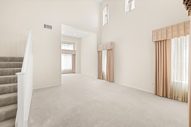 Building Photo - 2636 Fallcreek Ct