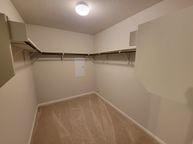 Building Photo - 3200 Crystal Bend Dr