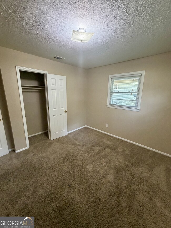 Building Photo - 814 Crestwood Terrace