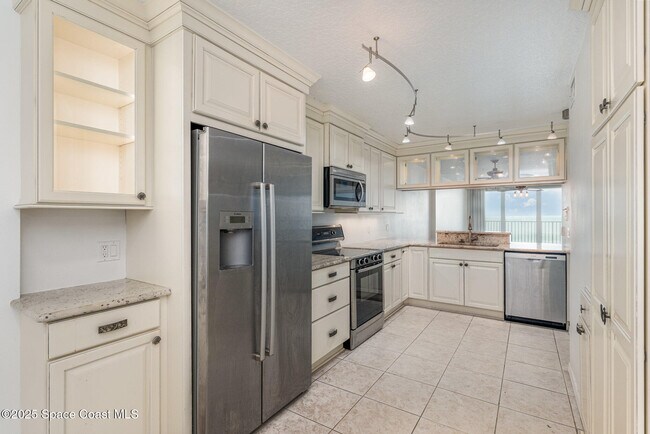 Building Photo - 1575 N Hwy A1A