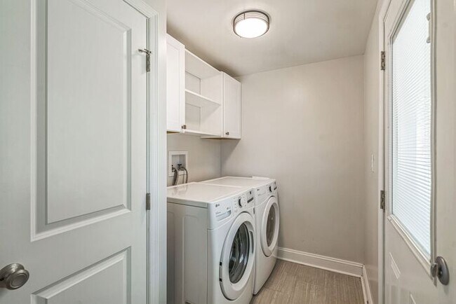 Building Photo - 4402 Cotuit Cir