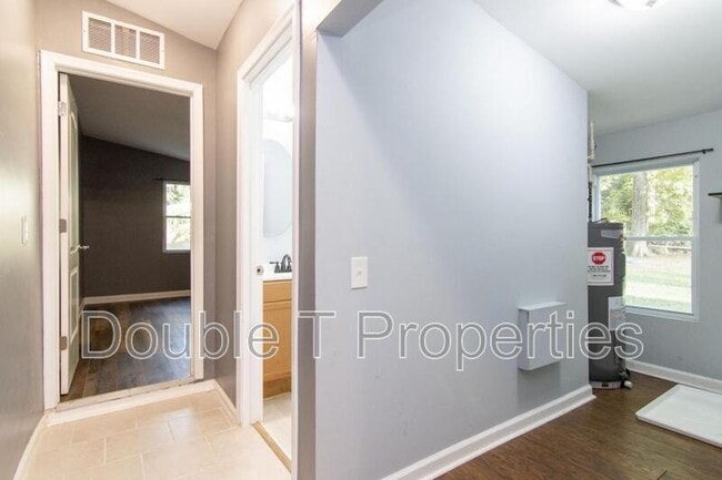 Building Photo - 3405 Pebble Dr