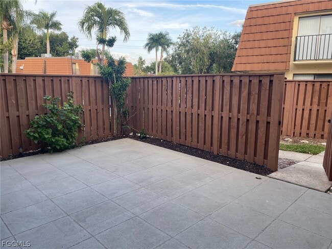 Building Photo - 5245 Cedarbend Dr