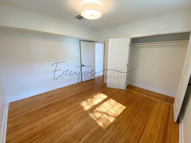 Building Photo - Spacious 4-Bedroom with Custom Finishes in...
