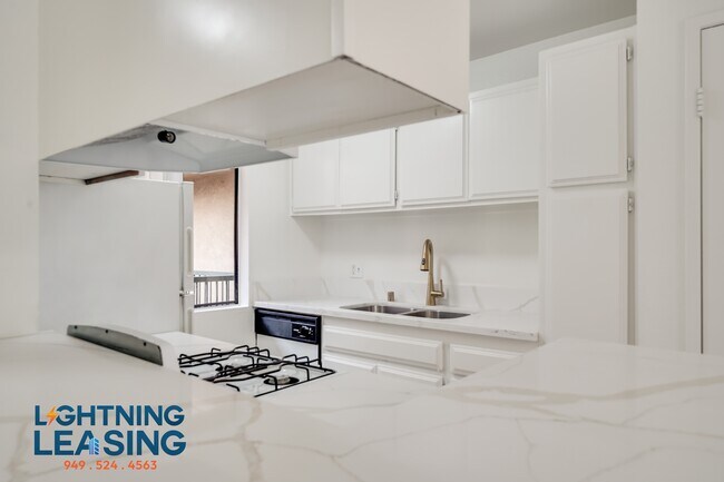 Building Photo - 6827 Whitsett Ave