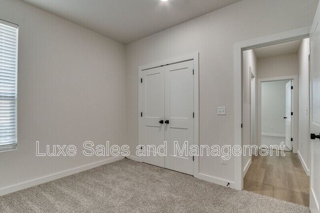 Building Photo - 8305 NW 163rd Ter