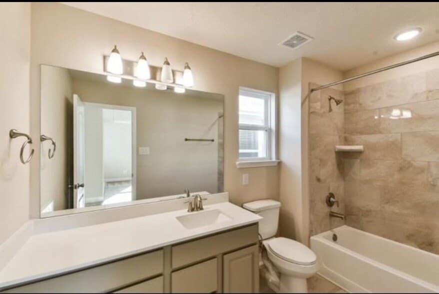 Building Photo - 10215 Alder Ridge Dr