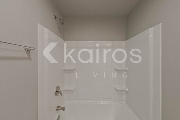 Building Photo - 13784 Pinyon Dr