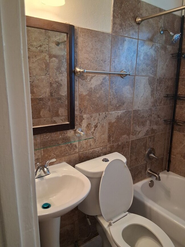 Building Photo - 1414 Alta Mira Dr