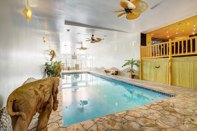 Building Photo - 8280 Queen St