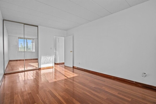 Building Photo - 23-22 30th Rd