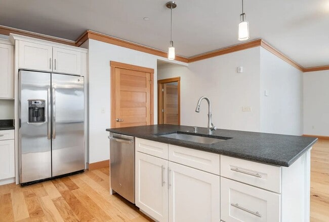 Building Photo - $2,295 / 2BD Luxury Condo