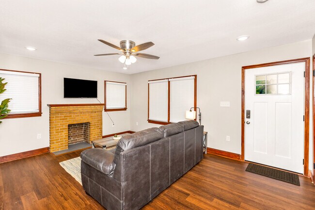 Building Photo - 2806 Union Dr NW