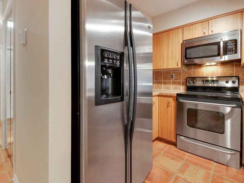 Building Photo - 13640 Jonquil Pl