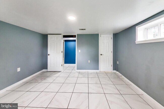 Building Photo - 7215 Normandy Ln