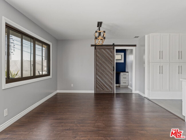 Building Photo - 7630 W 91st St