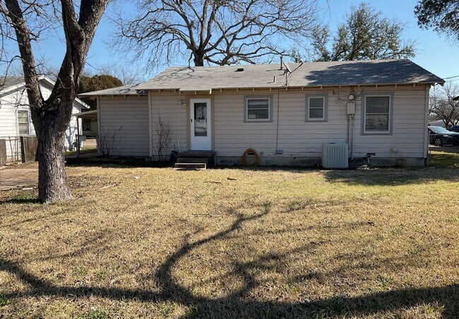 Building Photo - 920 Fannin Loop