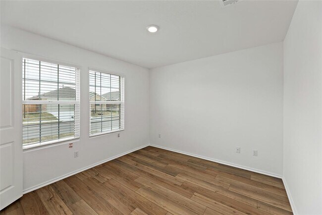 Building Photo - 443 Sebring Cir