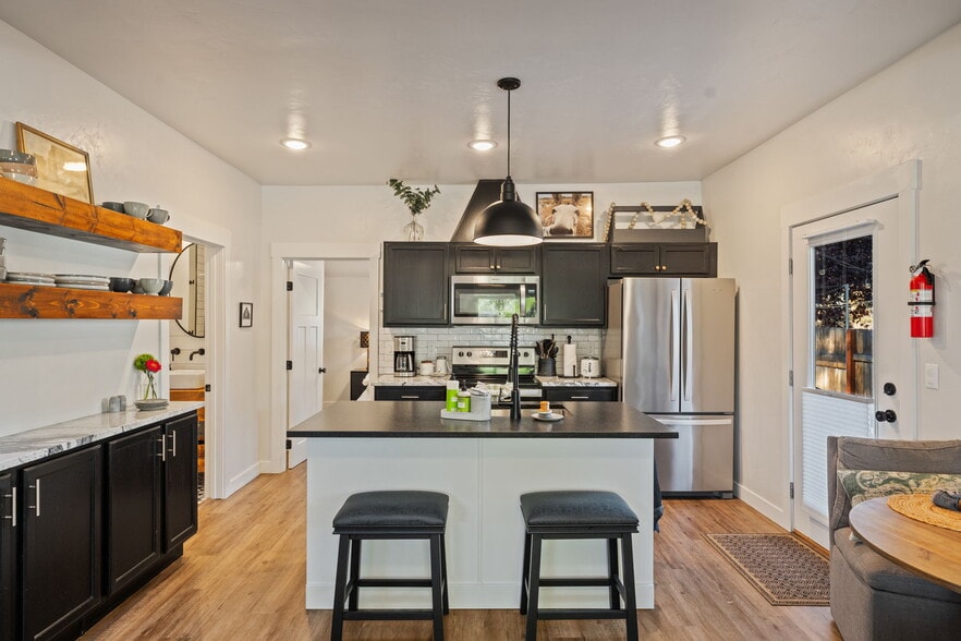 Building Photo - 1545 NW 5th St