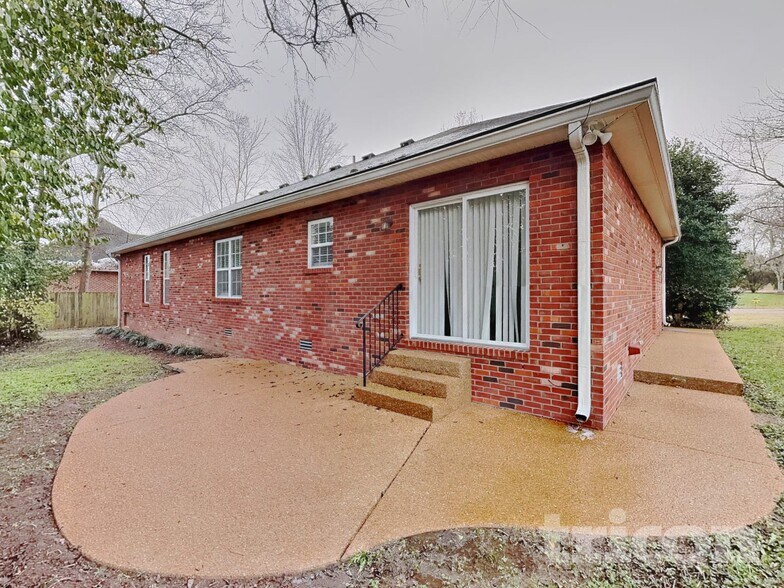 Building Photo - 146 Abbey Rd