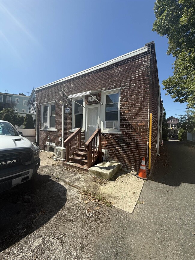 Building Photo - 88 Sherman Pl